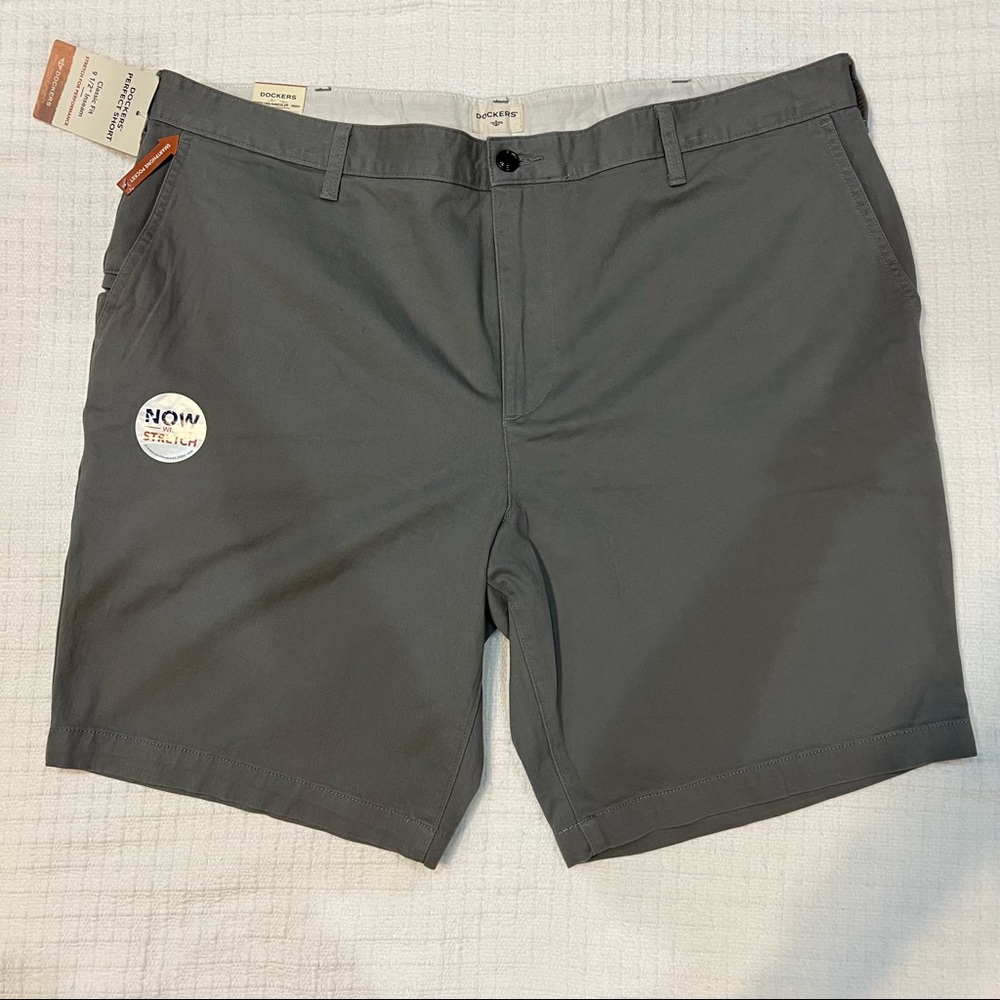 NWT Men’s Dockers Perfect Short Classic Fit Gray Size 42